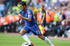 足球顶级对决受瞩目，强强对话魅力十足，顶级足球比赛